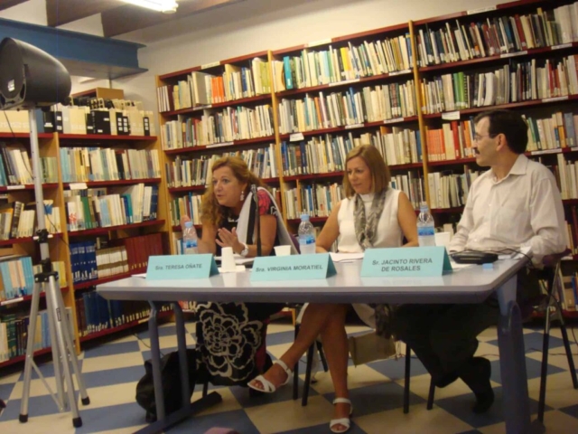 Con Teresa Oñate y Jacinto Rivera de Rosales presentando Artimañas, Menorca 2012