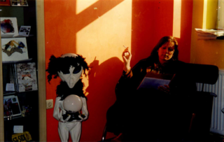 En el East Side Hotel, frente al muro y al río Spree, Berlín 2002.