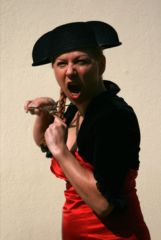 Virginia se corta la coleta, 2008.