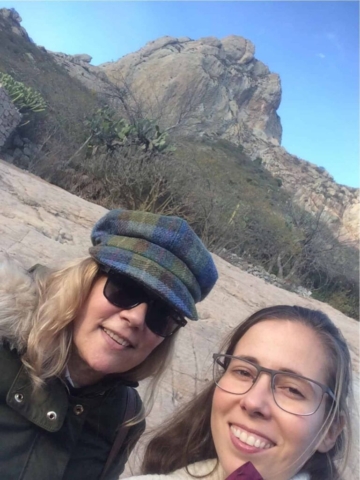 Con mi hija en Peña de Bernal, México, 2019.